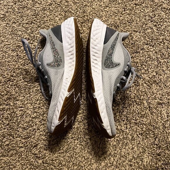 Nike Revolution 5 Premium Wolf Grey - Picture 3 of 6